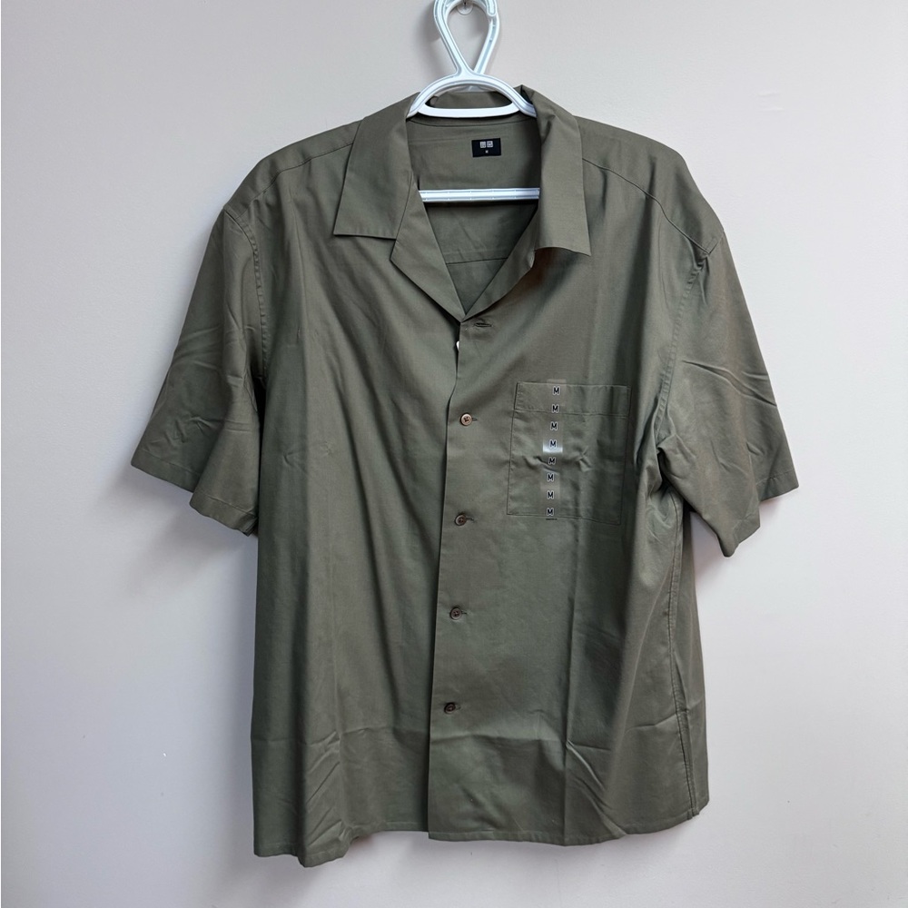 Uniqlo short sleeve button up shirt